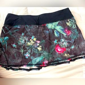 LuluLemon size 6